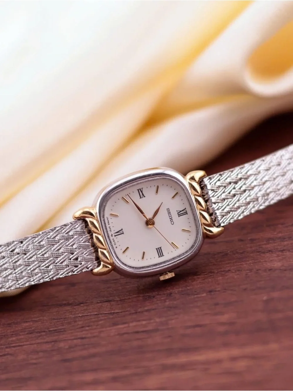 Vintage 1992 Seiko Quartz 2P21-5340 Women’s Watch